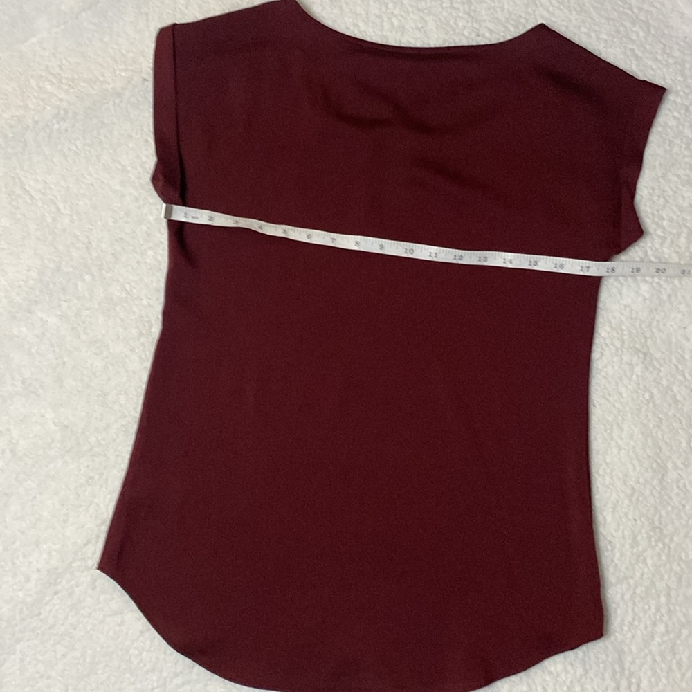 Express Cross Front Keyhole Blouse - Picture 5 of 5